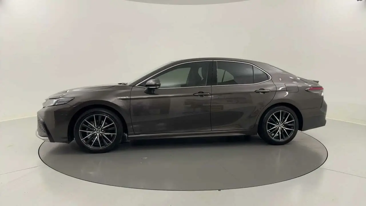 2021 Toyota Camry Gallery Image 3