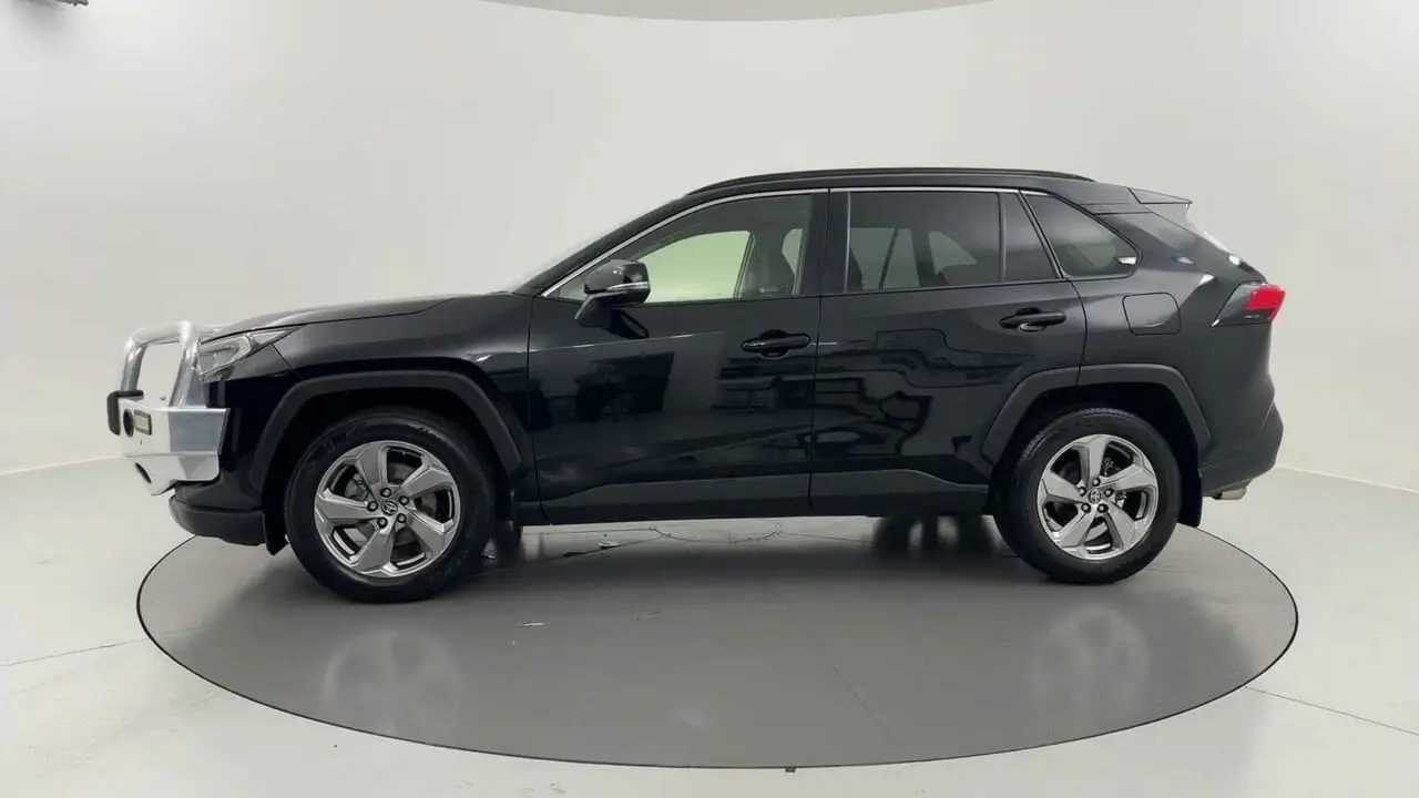 2021 Toyota RAV4 Gallery Image 3