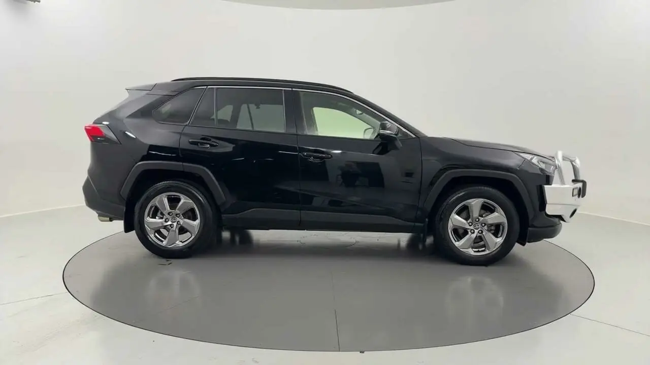 2021 Toyota RAV4 Gallery Image 7