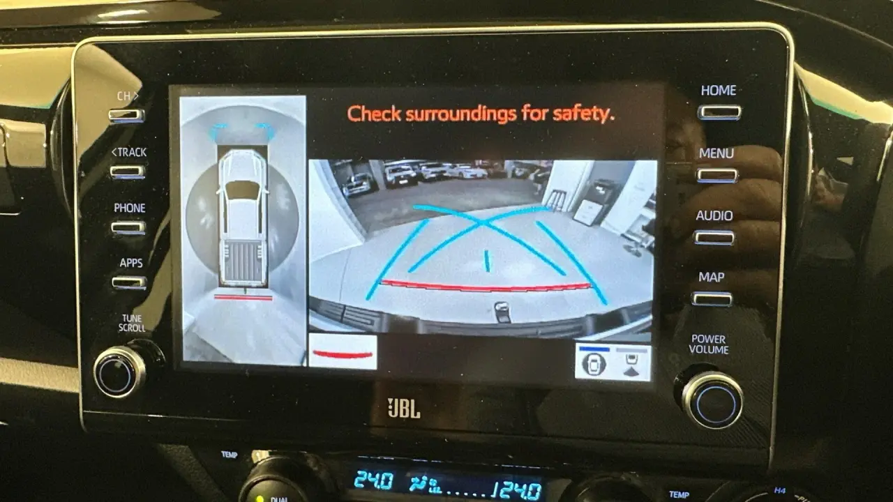 2024 Toyota Hilux Gallery Image 15