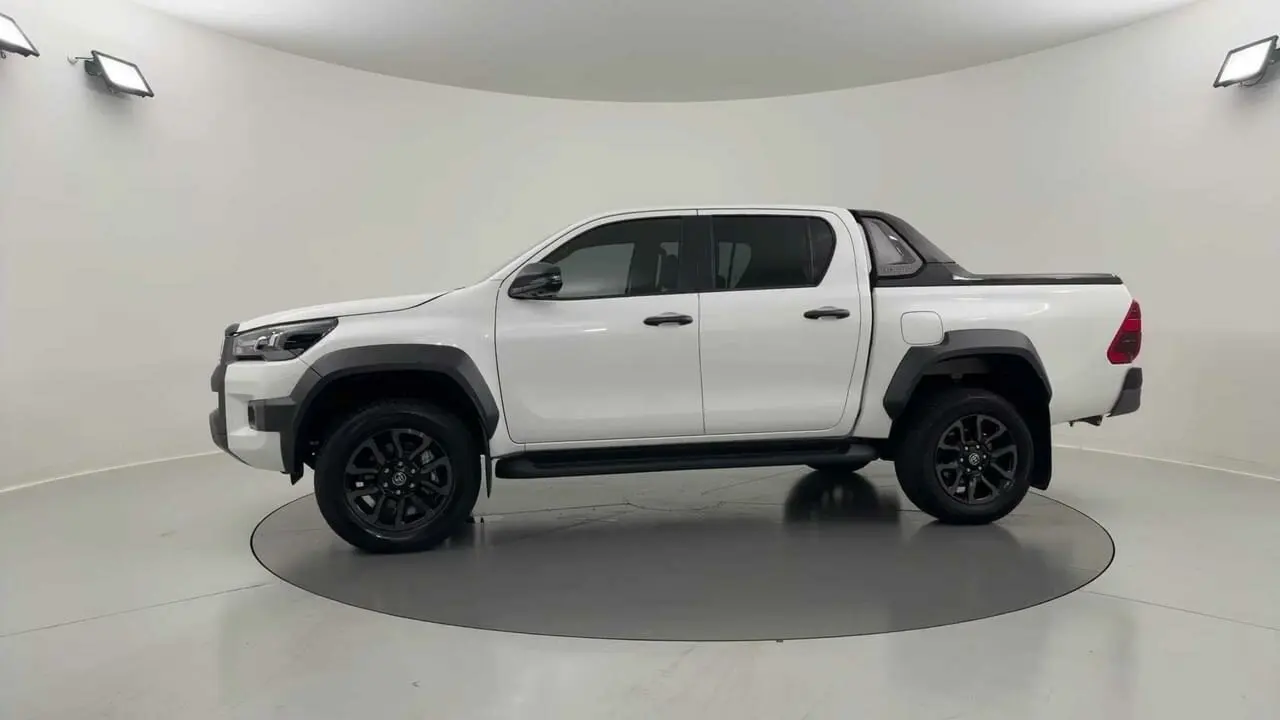 2024 Toyota Hilux Gallery Image 2