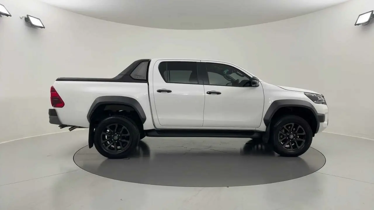 2024 Toyota Hilux Gallery Image 6