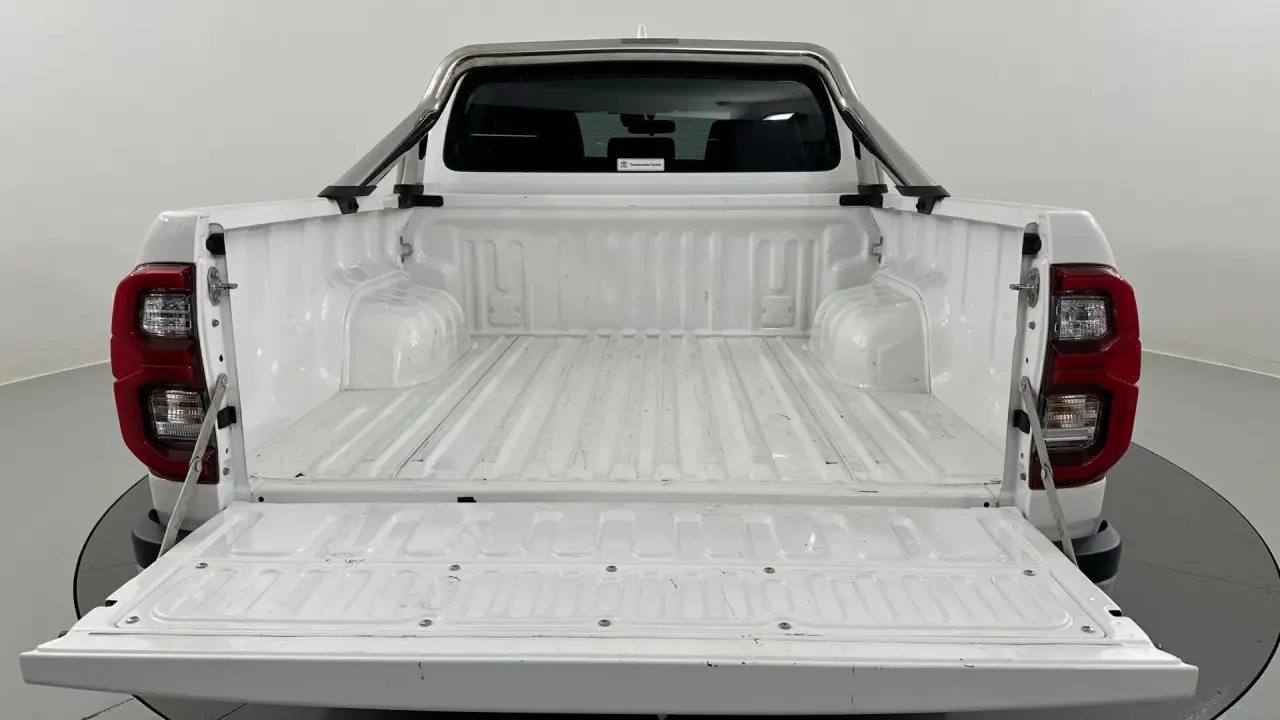 2021 Toyota Hilux Gallery Image 19