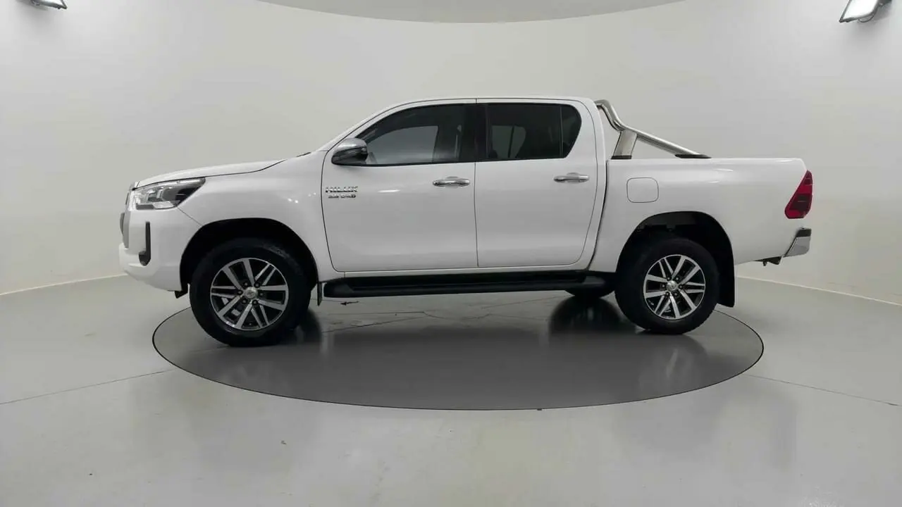 2021 Toyota Hilux Gallery Image 2
