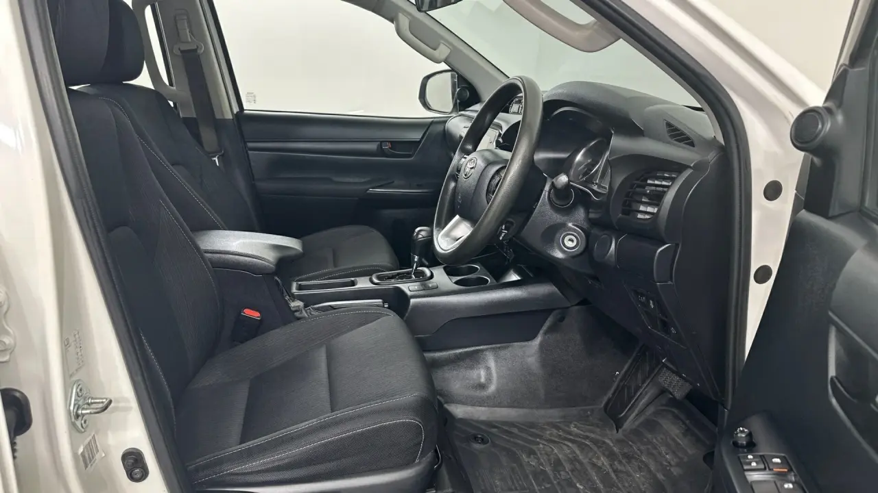 2022 Toyota Hilux Gallery Image 12