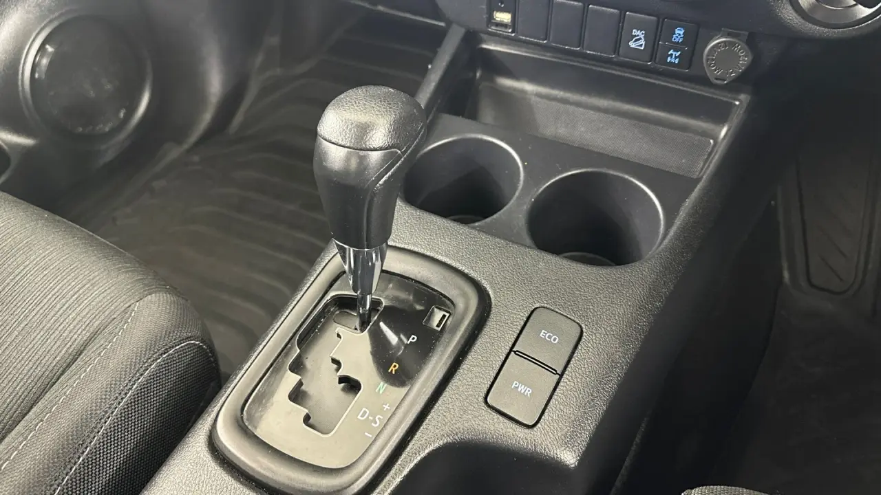 2022 Toyota Hilux Gallery Image 14