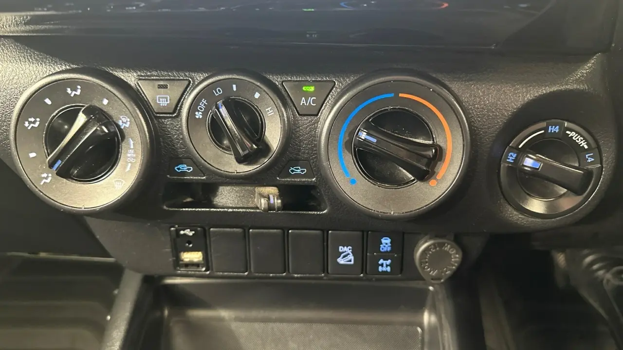 2022 Toyota Hilux Gallery Image 15