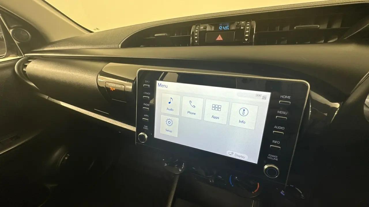 2022 Toyota Hilux Gallery Image 8