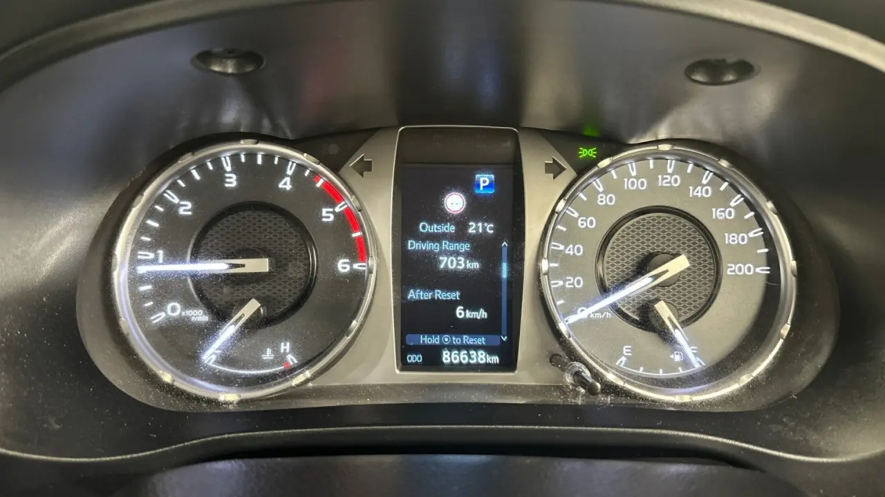 2022 Toyota Hilux Gallery Image 9