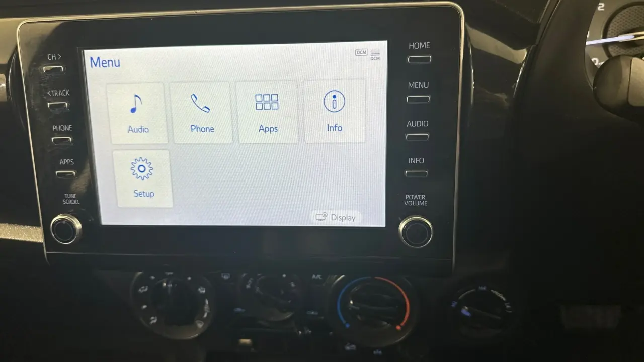 2022 Toyota Hilux Gallery Image 11