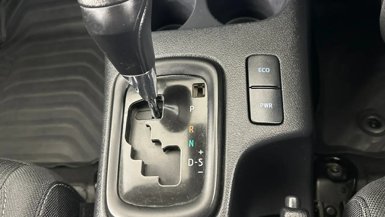 2022 Toyota Hilux Gallery Image 13