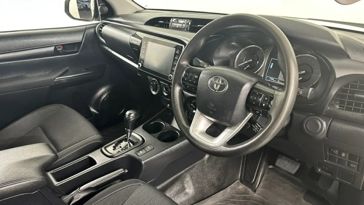 2022 Toyota Hilux Gallery Image 14