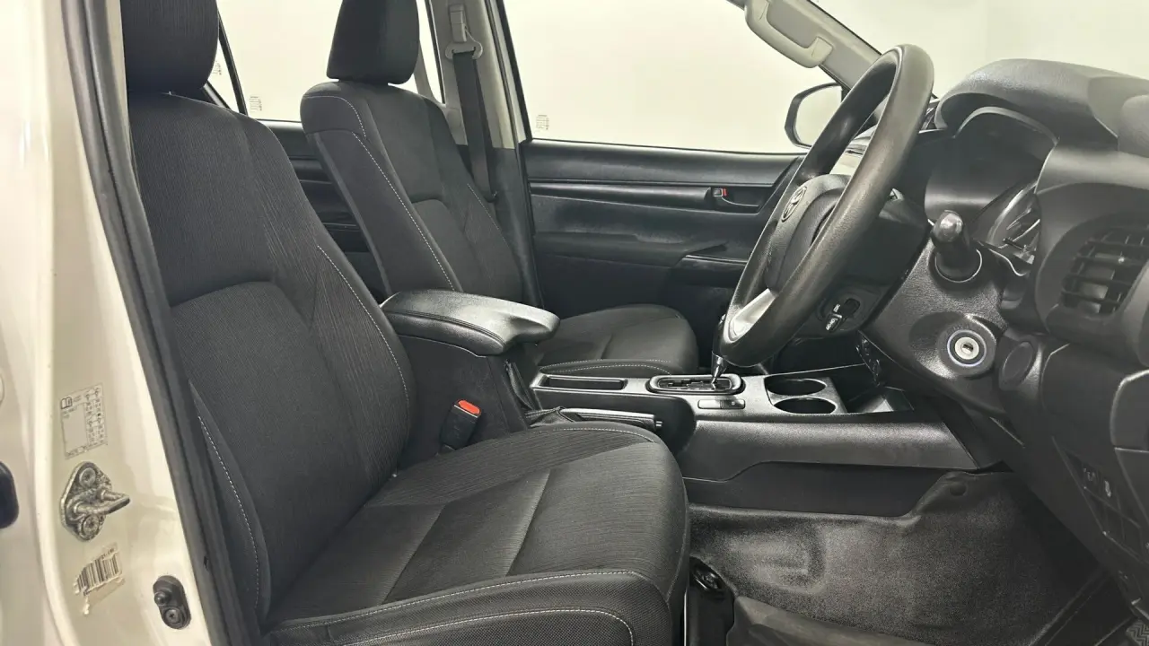 2022 Toyota Hilux Gallery Image 15