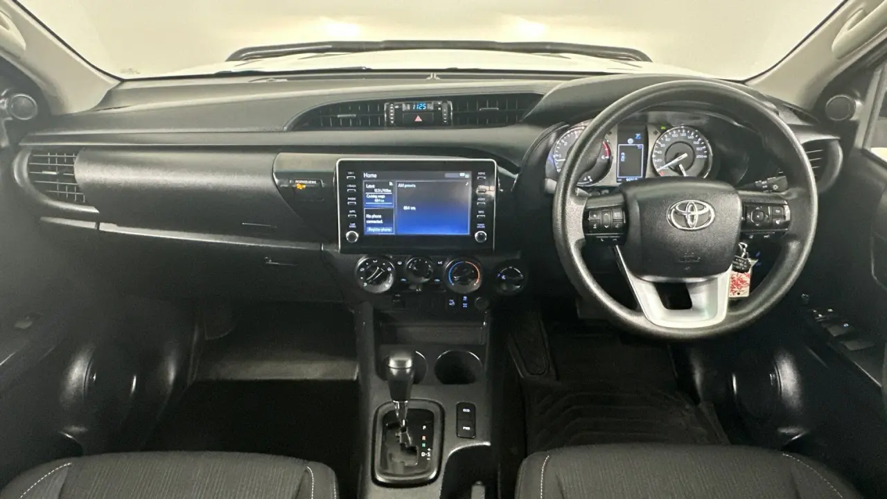 2022 Toyota Hilux Gallery Image 11