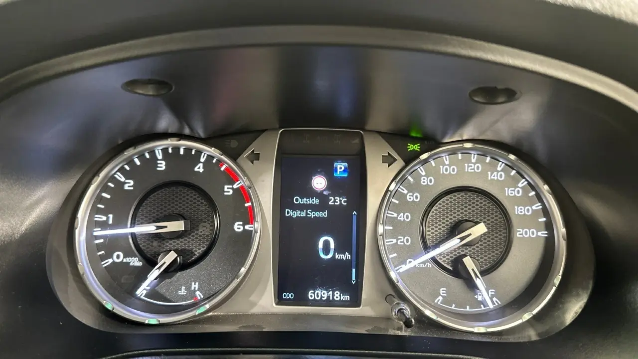 2022 Toyota Hilux Gallery Image 12