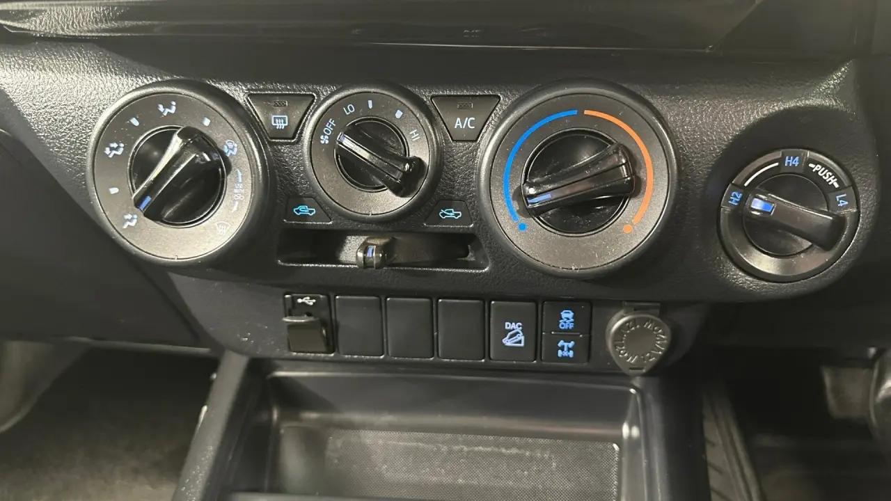 2022 Toyota Hilux Gallery Image 15