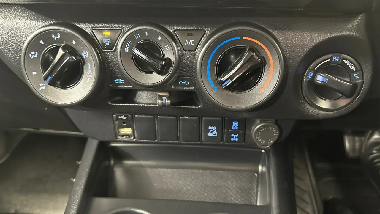 2022 Toyota Hilux Gallery Image 13