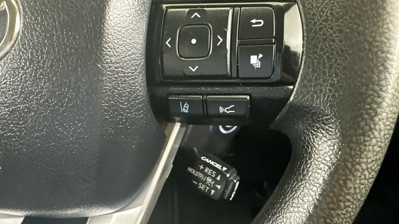 2022 Toyota Hilux Gallery Image 16