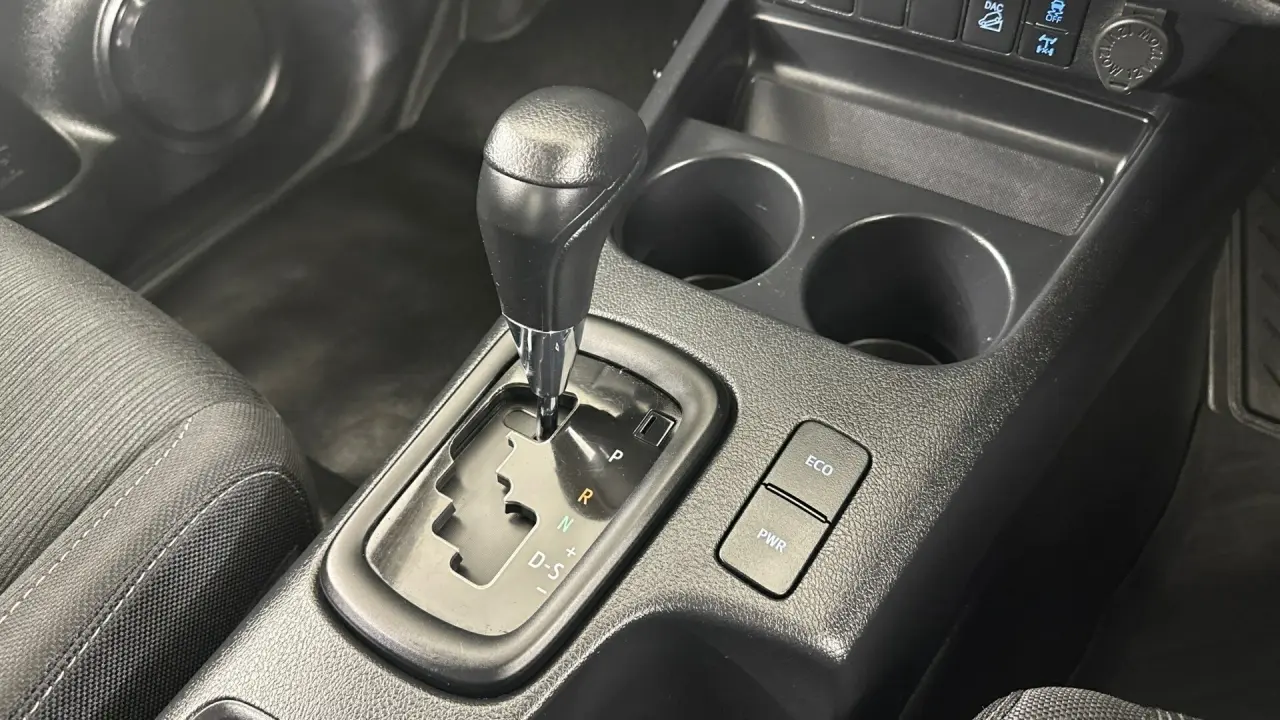 2022 Toyota Hilux Gallery Image 17