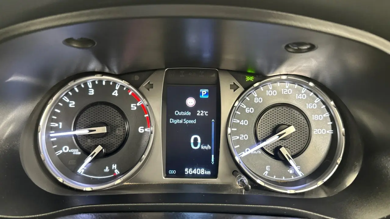 2022 Toyota Hilux Gallery Image 9