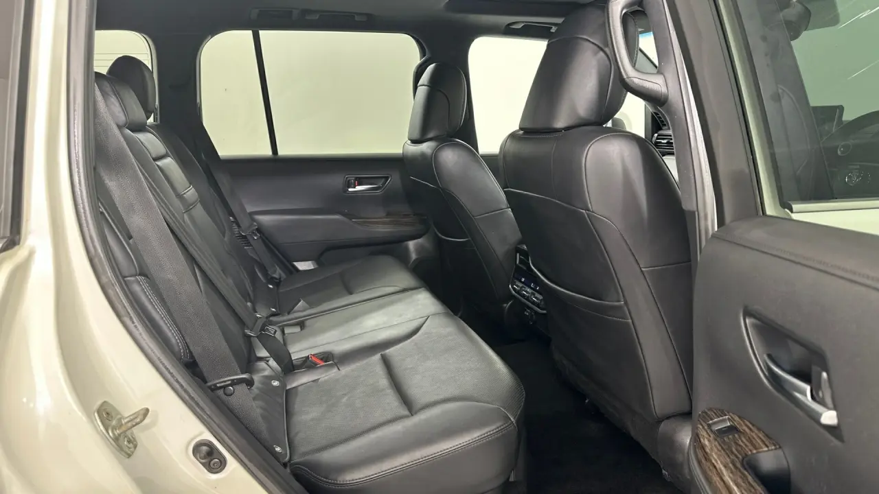 2022 Toyota Landcruiser Gallery Image 11