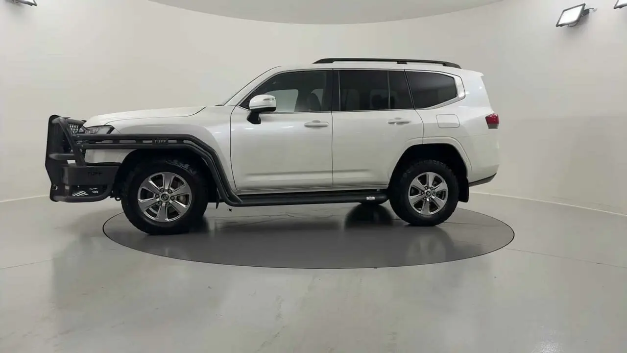 2022 Toyota Landcruiser Gallery Image 2