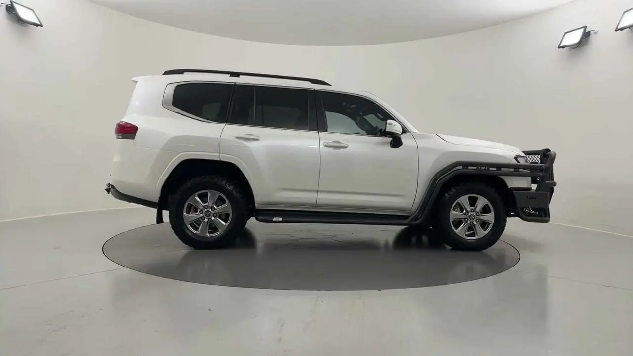 2022 Toyota Landcruiser Gallery Image 6
