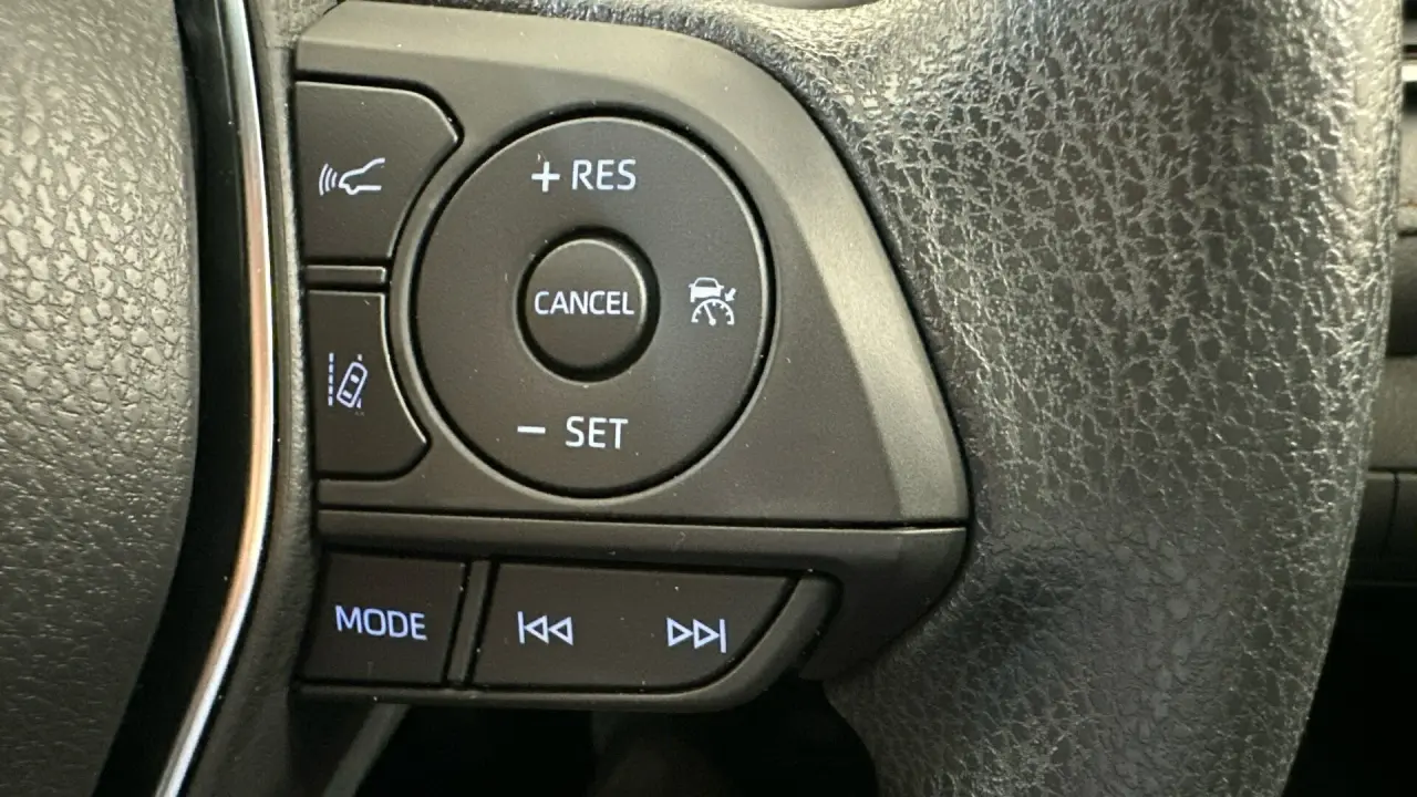 2020 Toyota Camry Gallery Image 17