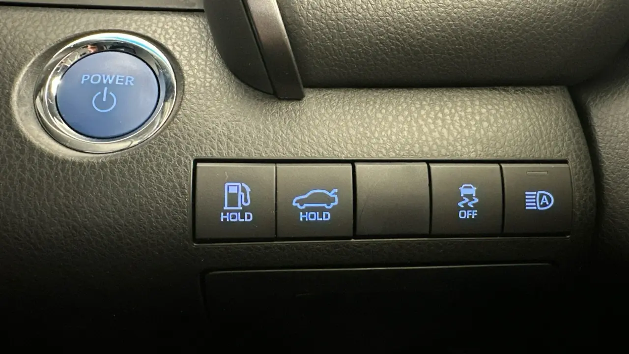 2020 Toyota Camry Gallery Image 18