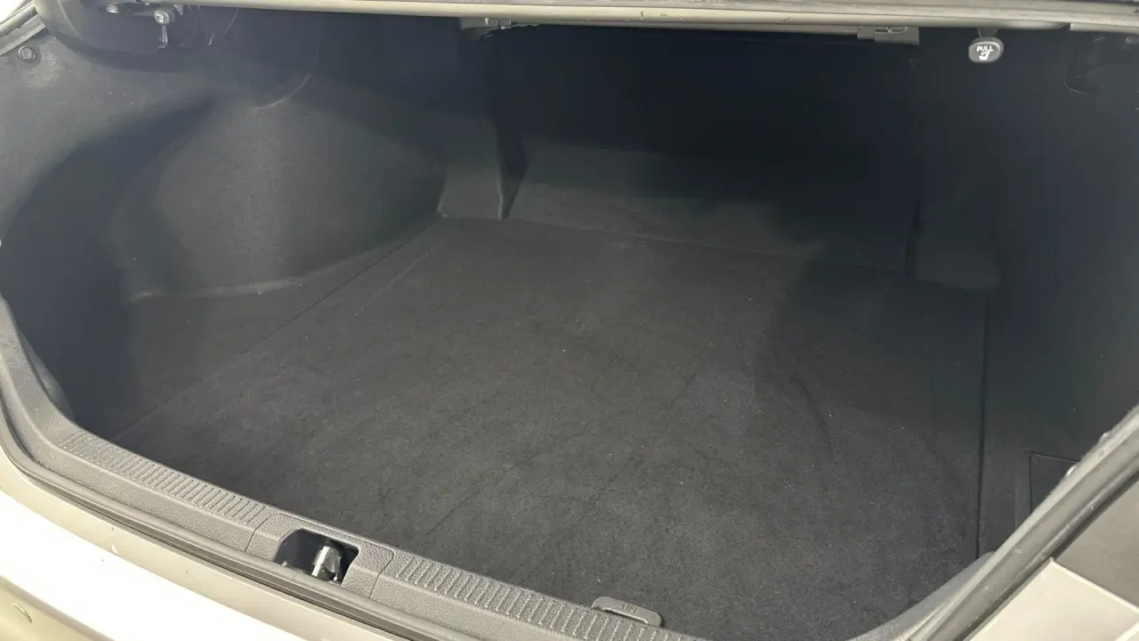 2020 Toyota Camry Gallery Image 19