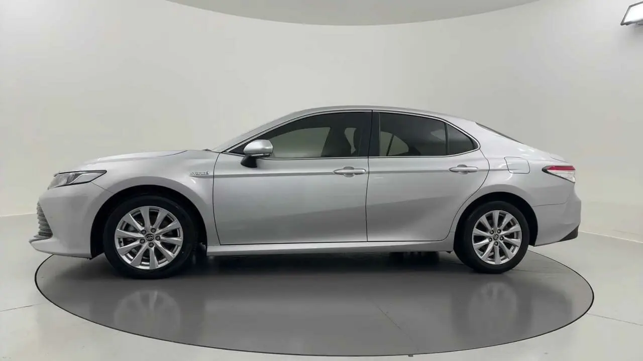 2020 Toyota Camry Gallery Image 2