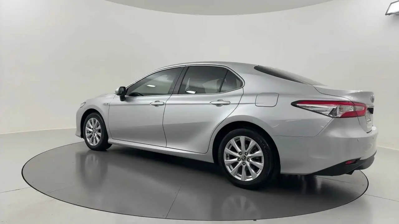 2020 Toyota Camry Gallery Image 3