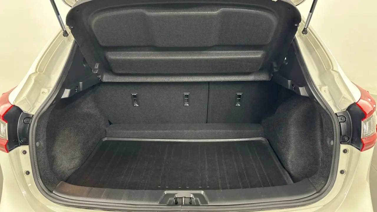 2020 Nissan Qashqai Gallery Image 17