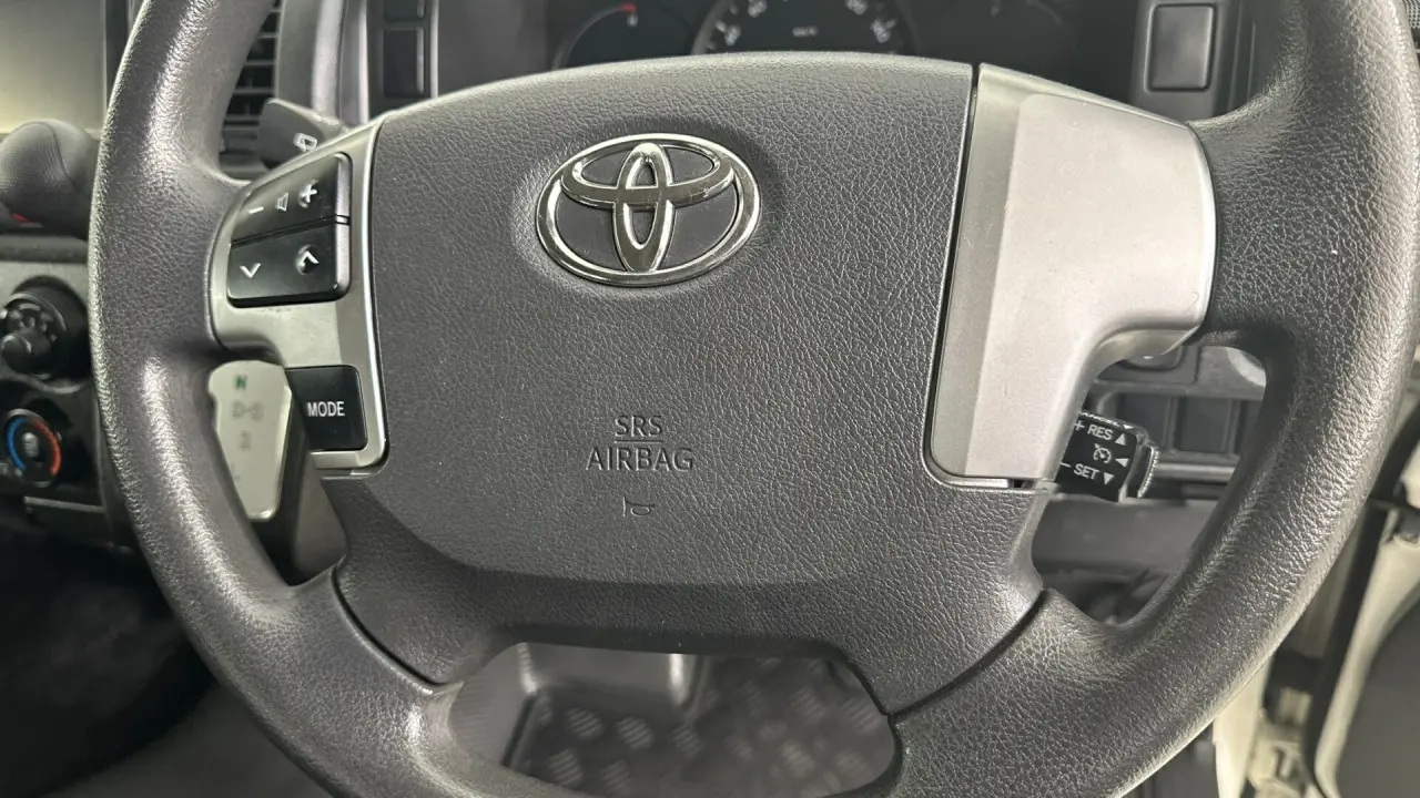 2014 Toyota HiAce Gallery Image 10