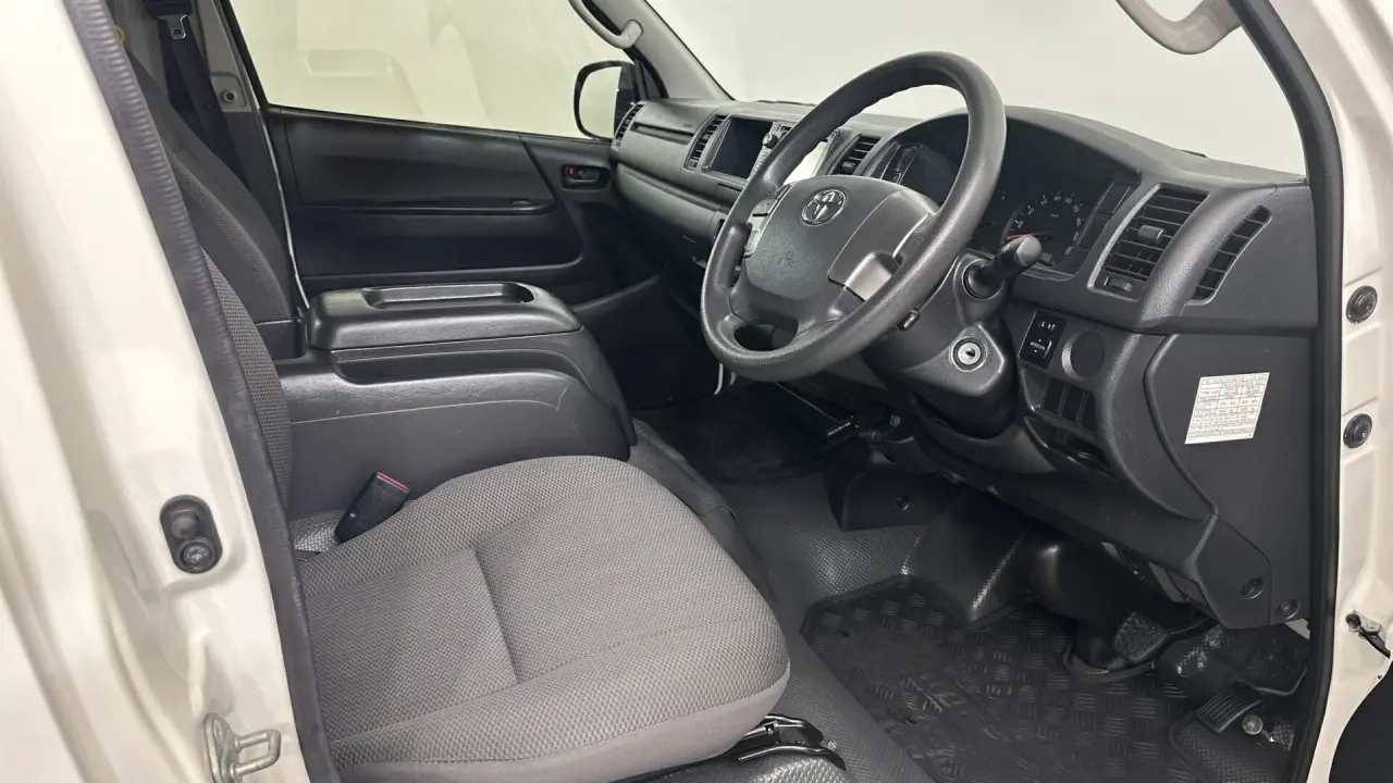 2014 Toyota HiAce Gallery Image 12