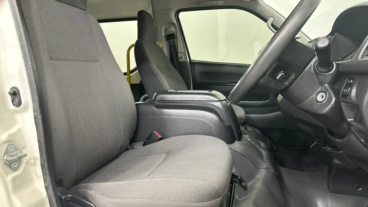 2014 Toyota HiAce Gallery Image 13