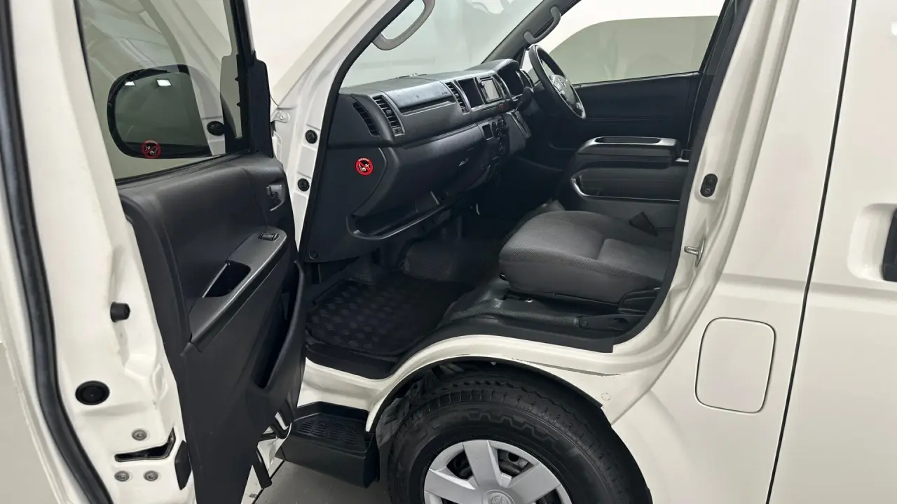 2014 Toyota HiAce Gallery Image 14
