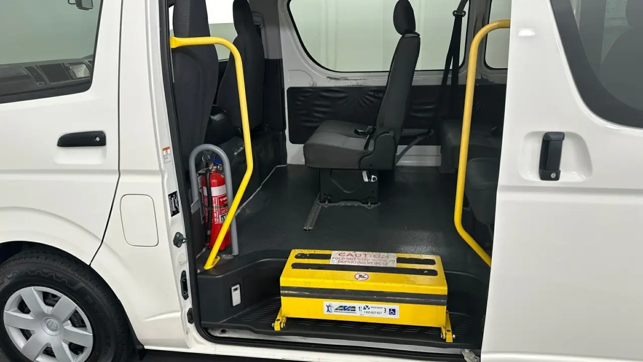2014 Toyota HiAce Gallery Image 15