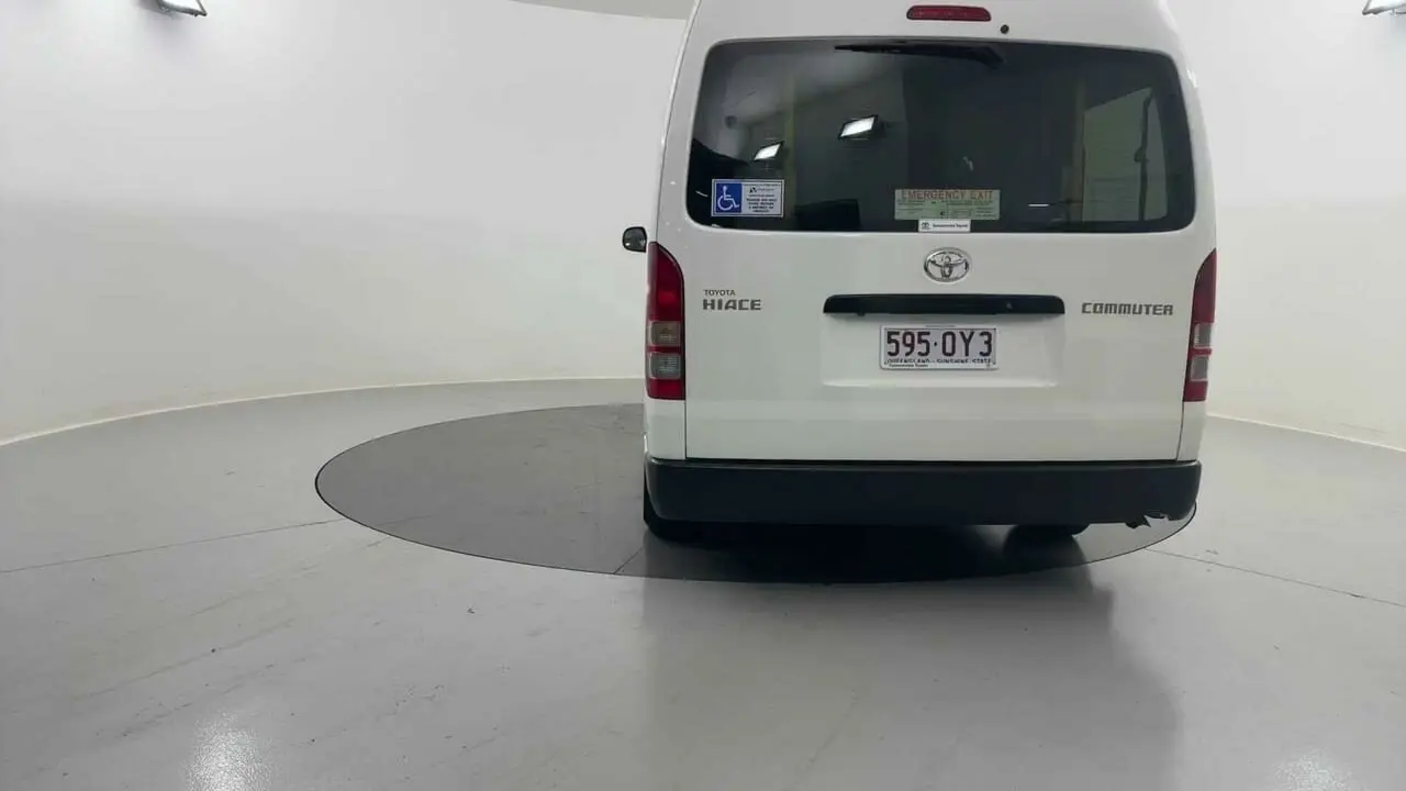2014 Toyota HiAce Gallery Image 4