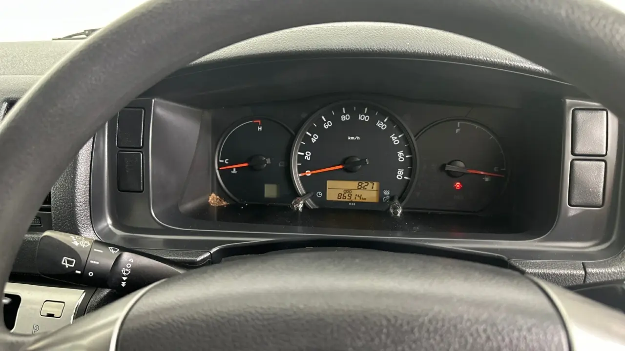 2014 Toyota HiAce Gallery Image 9