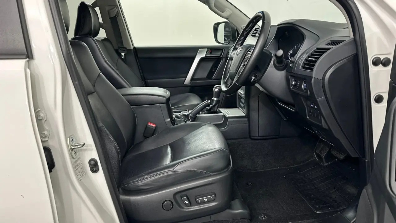2022 Toyota Landcruiser Prado Gallery Image 13