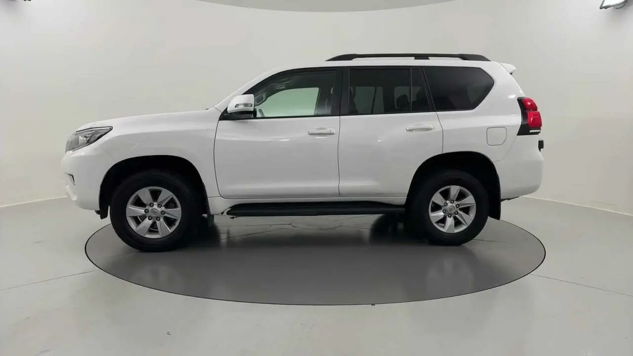 2022 Toyota Landcruiser Prado Gallery Image 2