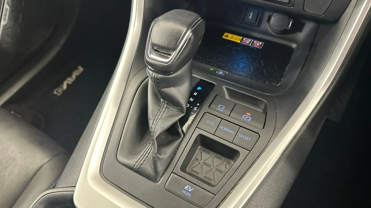 2022 Toyota RAV4 Gallery Image 18