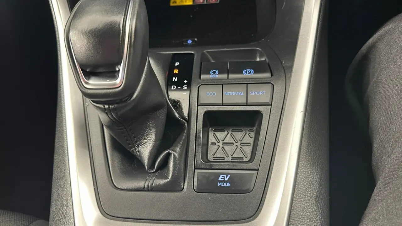 2022 Toyota RAV4 Gallery Image 17