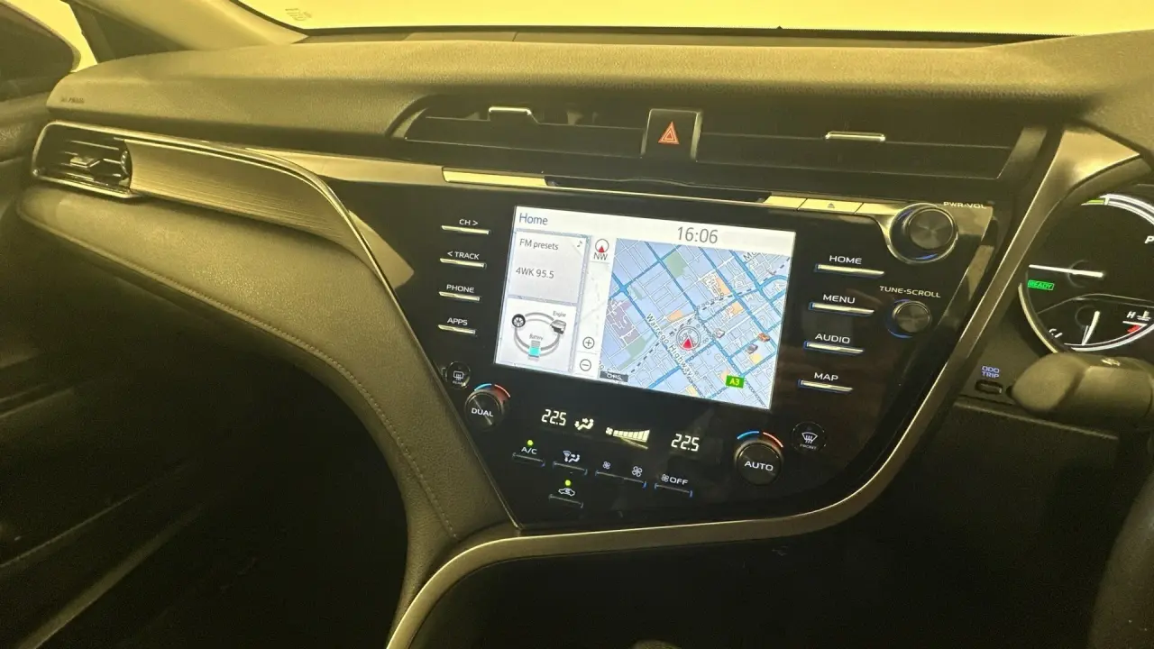 2019 Toyota Camry Gallery Image 11