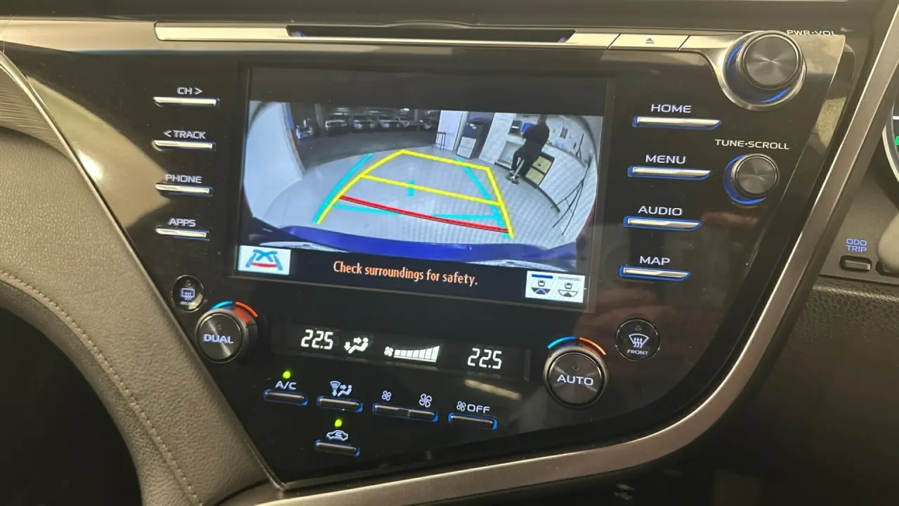 2019 Toyota Camry Gallery Image 13