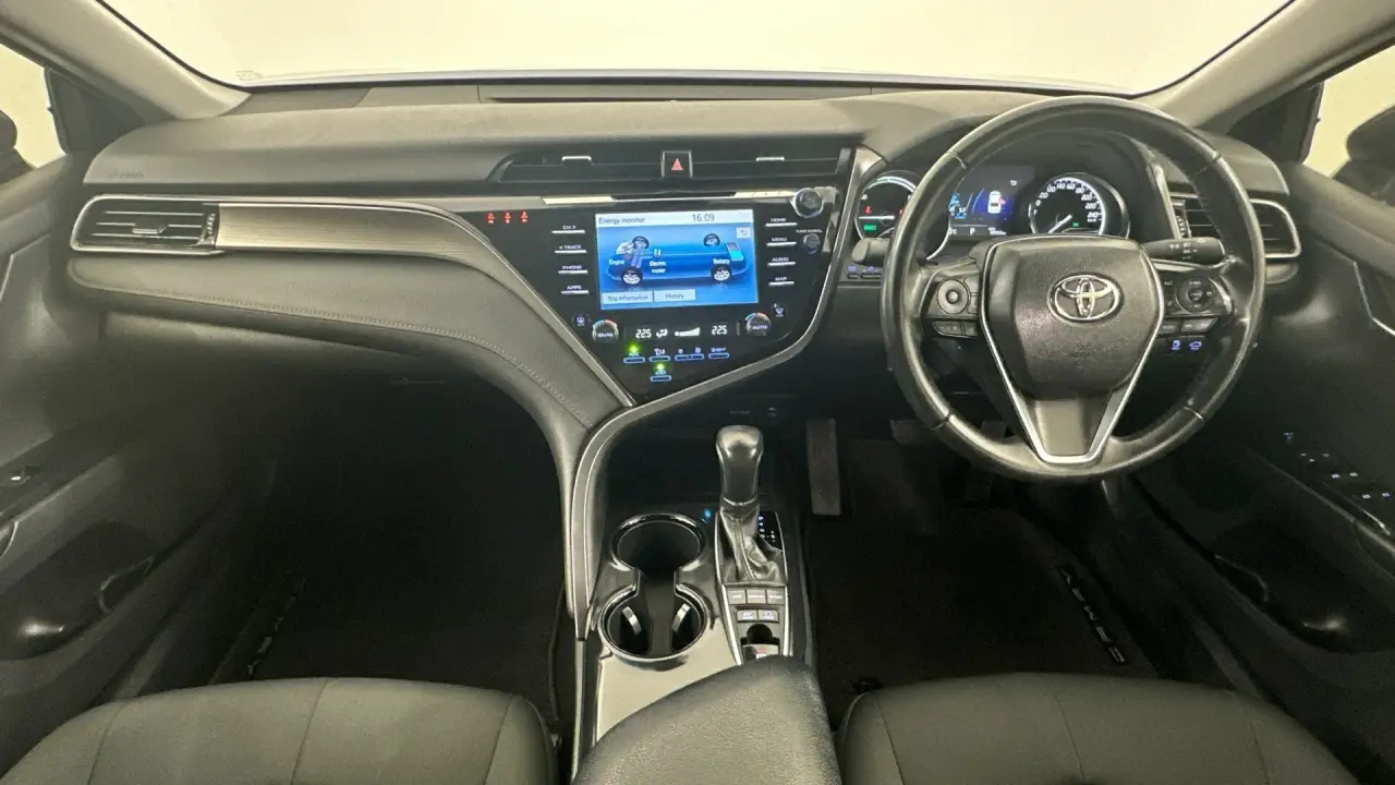 2019 Toyota Camry Gallery Image 16