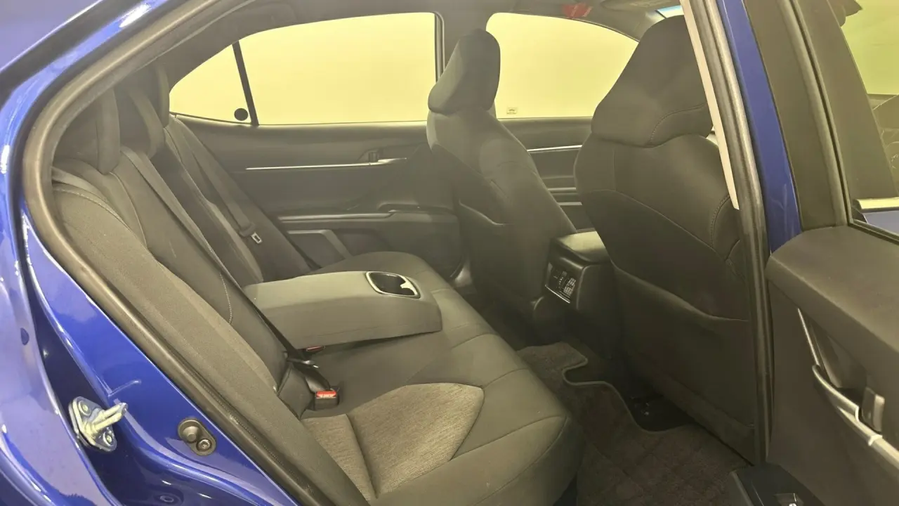 2019 Toyota Camry Gallery Image 17