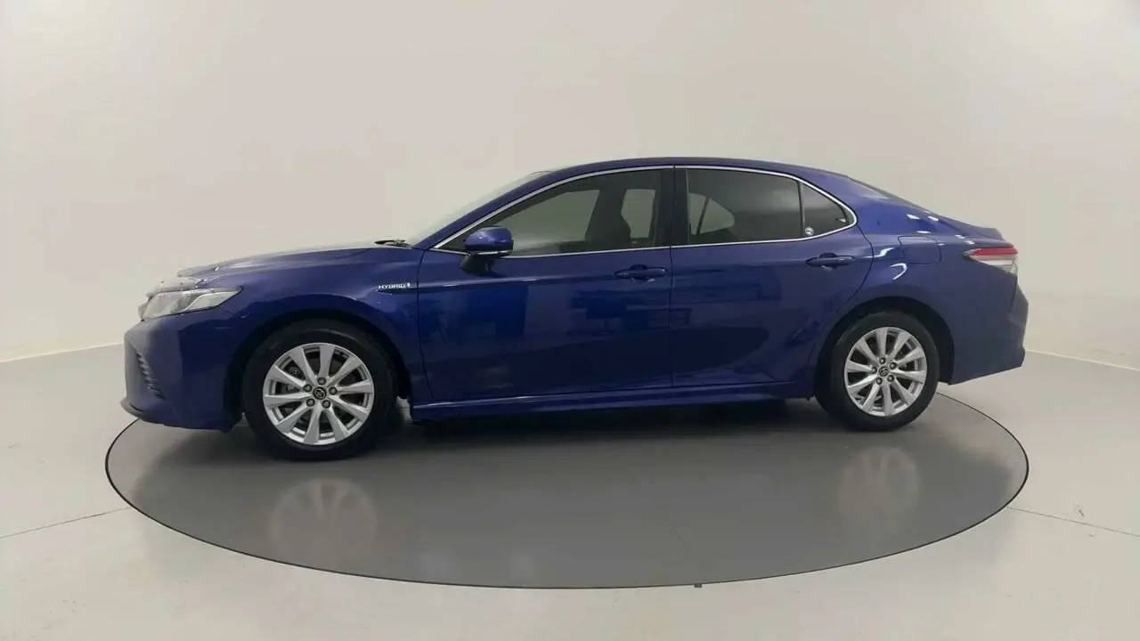 2019 Toyota Camry Gallery Image 2