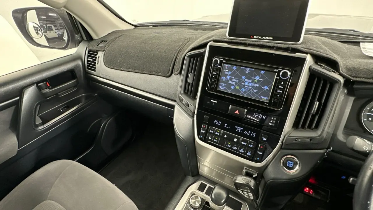 2017 Toyota Landcruiser Gallery Image 13